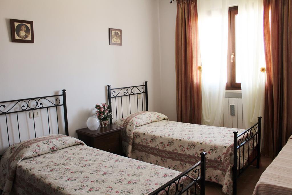 Agriturismo Colle D' Oro 佩夏罗马纳 外观 照片